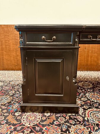 Klassischer englischer Chesterfield Schreibtisch Partnerdesk