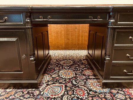 Klassischer englischer Chesterfield Schreibtisch Partnerdesk