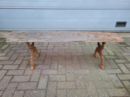 Landhaus gartenbank mit alt gelebtes holz