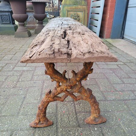 Landhaus gartenbank mit alt gelebtes holz