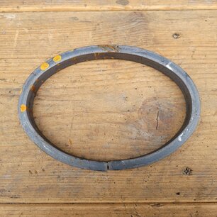 Ovaler Ring aus Schmiedeeisen