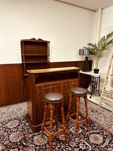 Antike Englische Chesterfield bar aus mahagoni mit barhocker