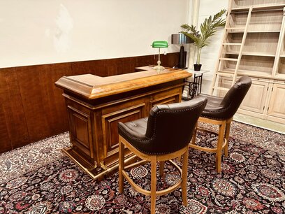 Klassische Englische bar mit barhocker