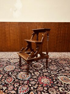 Klassische Bibliothekstreppe
