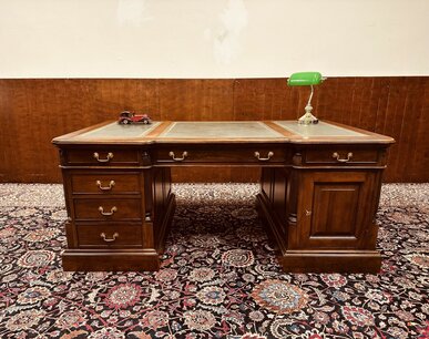 Klassischer englischer Chesterfield Schreibtisch Partnerdesk