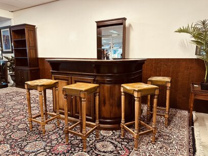 Antike englische Bar Eckbar mit Barhockern
