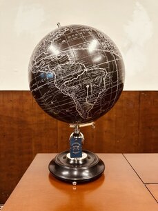 Authentic Models schwarz tisch Globus