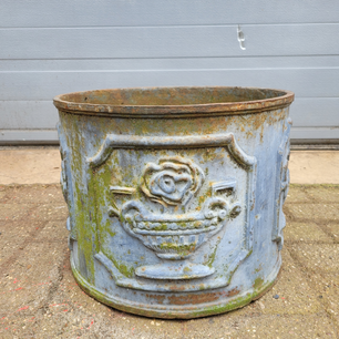 Antiker runder gusseisen Blumenkasten