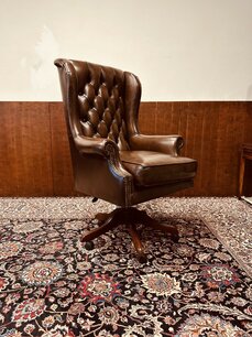 Luxuriöser englischer Chesterfield Bürostuhl