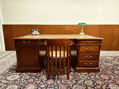 Original Englische Globe Wernicke Partnerdesk + Stuhl