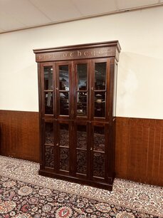Klassische englische Bücherregal