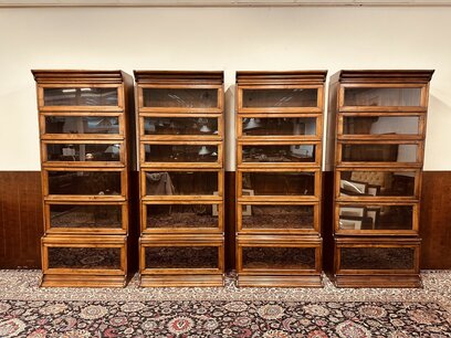 Englische Globe Wernicke Bücherregal