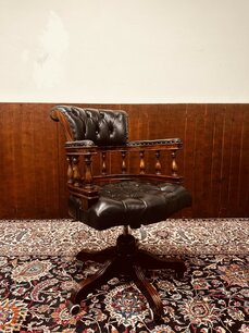 Schwarze Chesterfield Bürostuhl