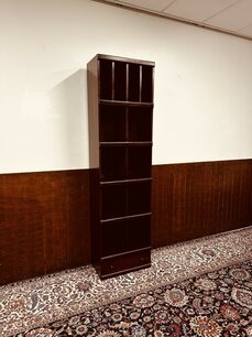 Englischer Klassischer Bücherregal