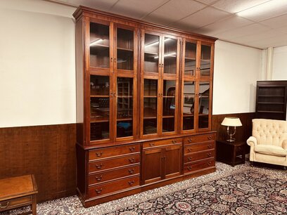 Klassischer englischer Mahagoni Bibliotheksschrank