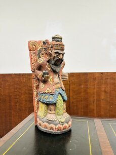 Antike balinesische Pendeta Priester Statue