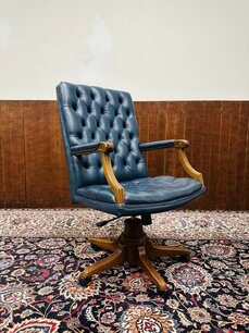Englische blauer Chesterfield Bürostuhl