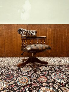 Englische brauner Chesterfield Bürostuhl