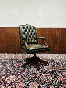 Englischer President Chair Olivgrün