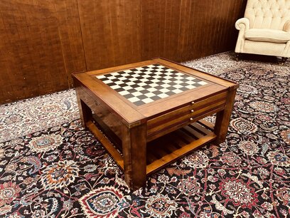 Authentic Models Spieltisch