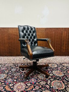Schwarzer englischer Chesterfield President Chair