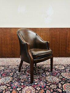 Brauner Chesterfield Tub Chair Bürostuhl
