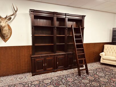 Klassischer englischer Mahagoni Bücherschrank