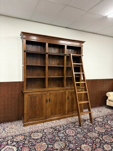 Englischer Bücherregal aus Eichenholz mit Leiter