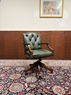 Englischer Chesterfield President Chair Grün