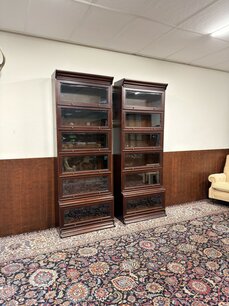 Englischer klassischer Globe Wernicke Bücherschrank