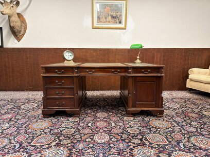 Klassischer englischer Chesterfield Partnerdesk Schreibtisch