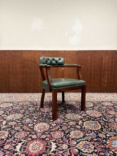 Klassischer englischer Chesterfield Stuhl