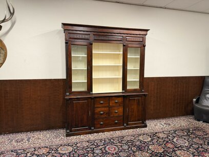 Klassischer englischer Apothekerschrank Bücherregal