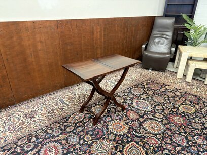 Klassischer englischer klappbarer Beistelltisch