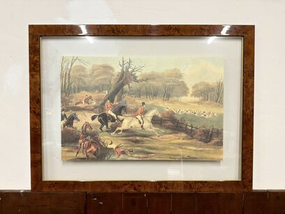 Klassischer englischer Druck Jagdszenen in Walnussholzrahmen