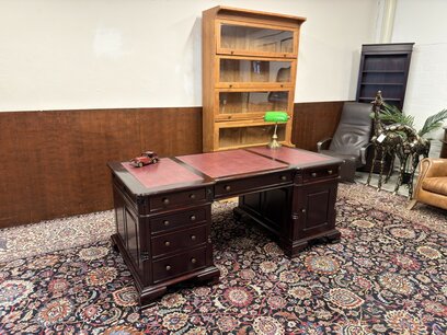 Großer englischer Chesterfield Schreibtisch Partnerdesk