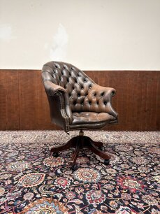 Klassischer Englischer Chesterfield Bürostuhl Braun