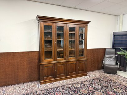 Klassischer englischer Bücherregal Büffetschrank