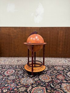 Klassischer italienischer Getränkeglobus Weltkugel Standmodell