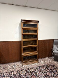 Englische Globe Wernicke Bücherregal