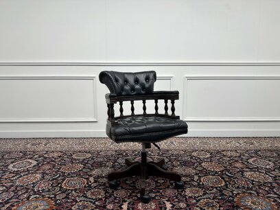 Klassischer englischer Chesterfield Schreibtischstuhl schwarz