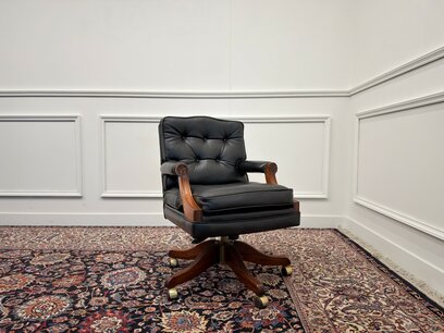 Schwarze englischer Chesterfield Bürostuhl