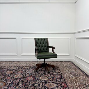 Grüne englischer Chesterfield Bürostuhl