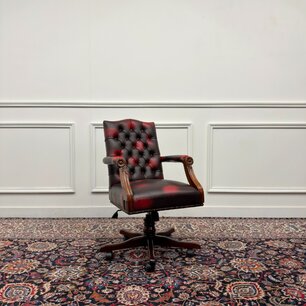 Klassischer englischer Chesterfield Bürostuhl Oxblood Rot