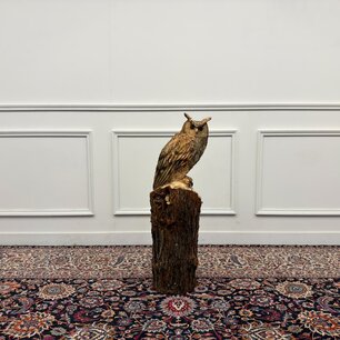Holzskulptur einer Eule