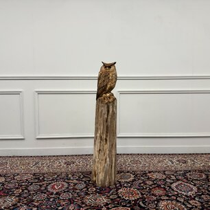 Holzskulptur einer Eule
