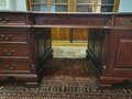 Klassischer Chesterfield mahagoni doppel schreibtisch
