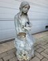 Antike bronzestatue Frau mit wasserkannen