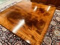 Heldense tisch mit 2 Chesterfield stühle