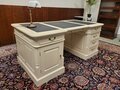 Klassisches englisches Chesterfield-Schreibtischset mit Bürostühlen und Lampe